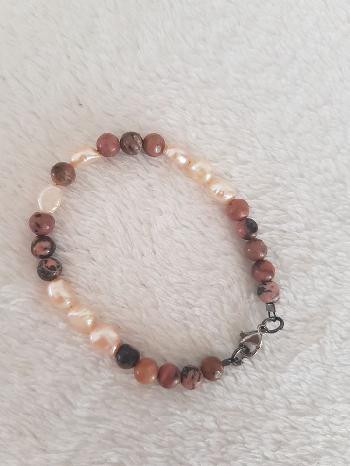 Bracelet avec perle de rivière et perles semi-précieuse en rhodochrosite